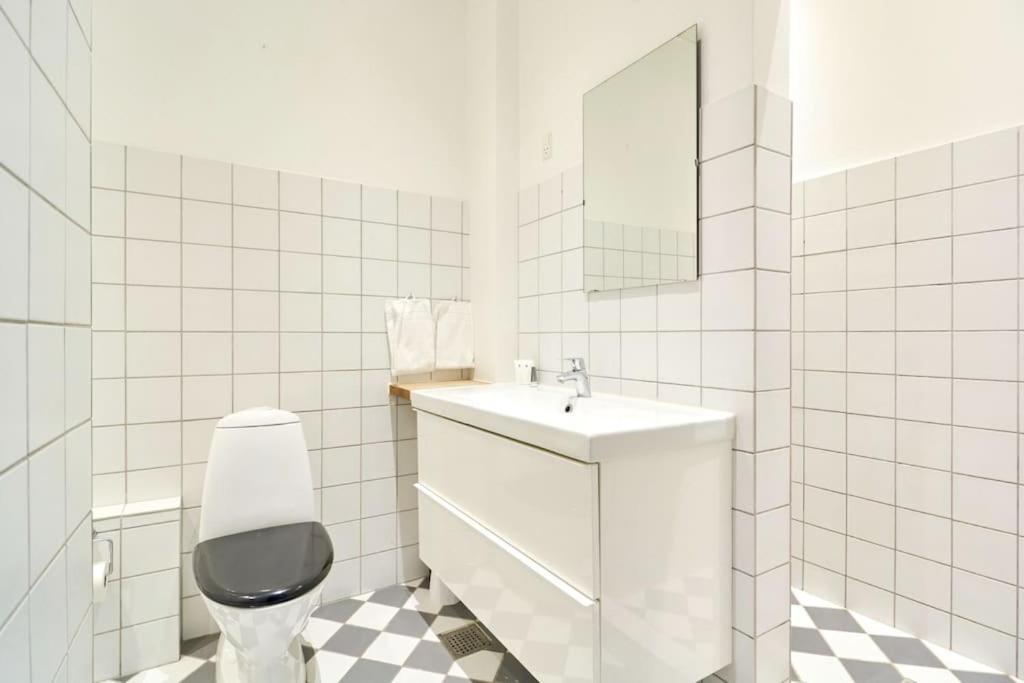 Moderen And Sleek 3Br With Bath By The Lakes And Metro Copenhaga Exterior foto