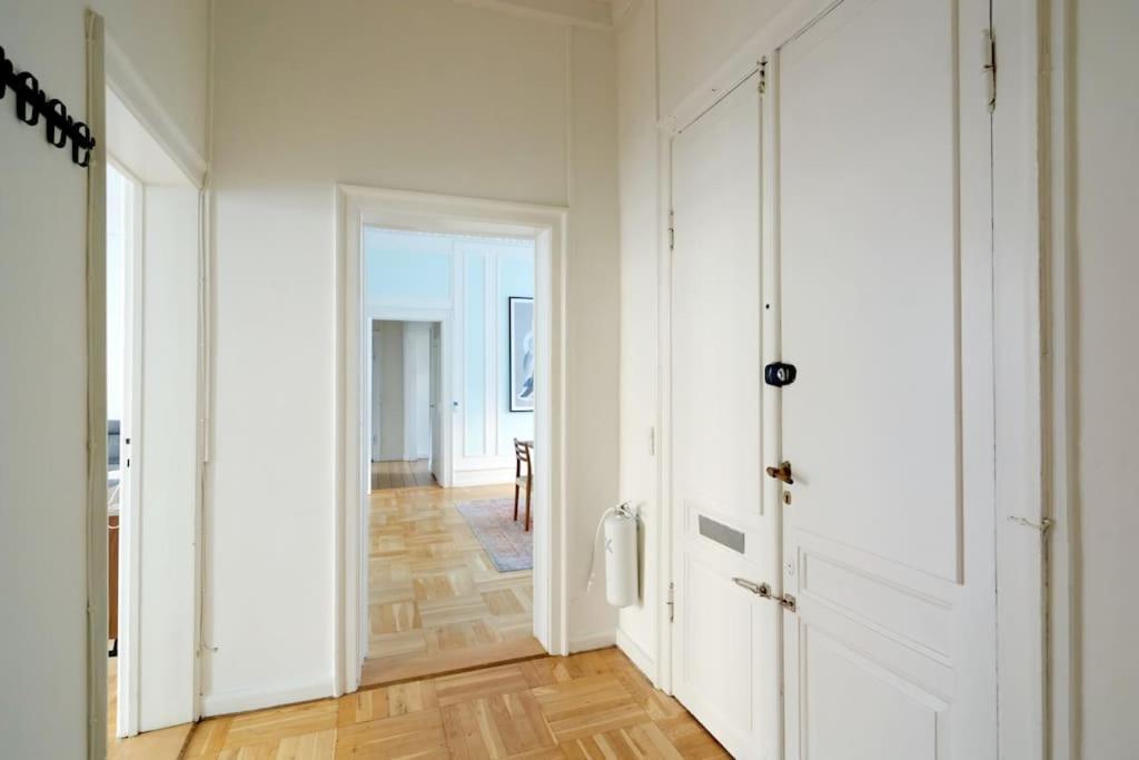 Moderen And Sleek 3Br With Bath By The Lakes And Metro Copenhaga Exterior foto